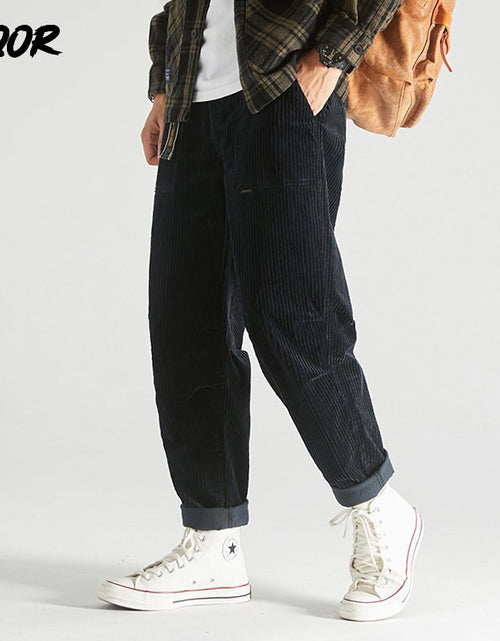 Load image into Gallery viewer, Loose Corduroy Male Cargo Pants
